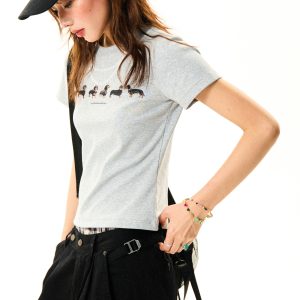 Short Sleeve Sausage Dog Print T-Shirt for Women - Casual Summer Top with Pearl Necklace Detail, Versatile Fashion Piece