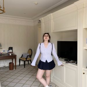 Slightly Chubby Minimalist White Long Sleeve Shirt with Waist Stripes - Trendy Casual Top for Everyday Wear