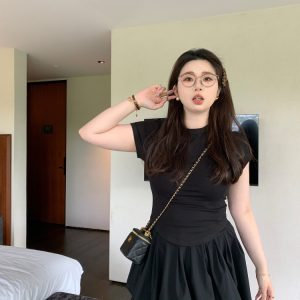 Slightly Chubby Plus Size Slim Fit T-Shirt - Three-Dimensional Cut, Super Stretchy Cool Top for Body Confidence