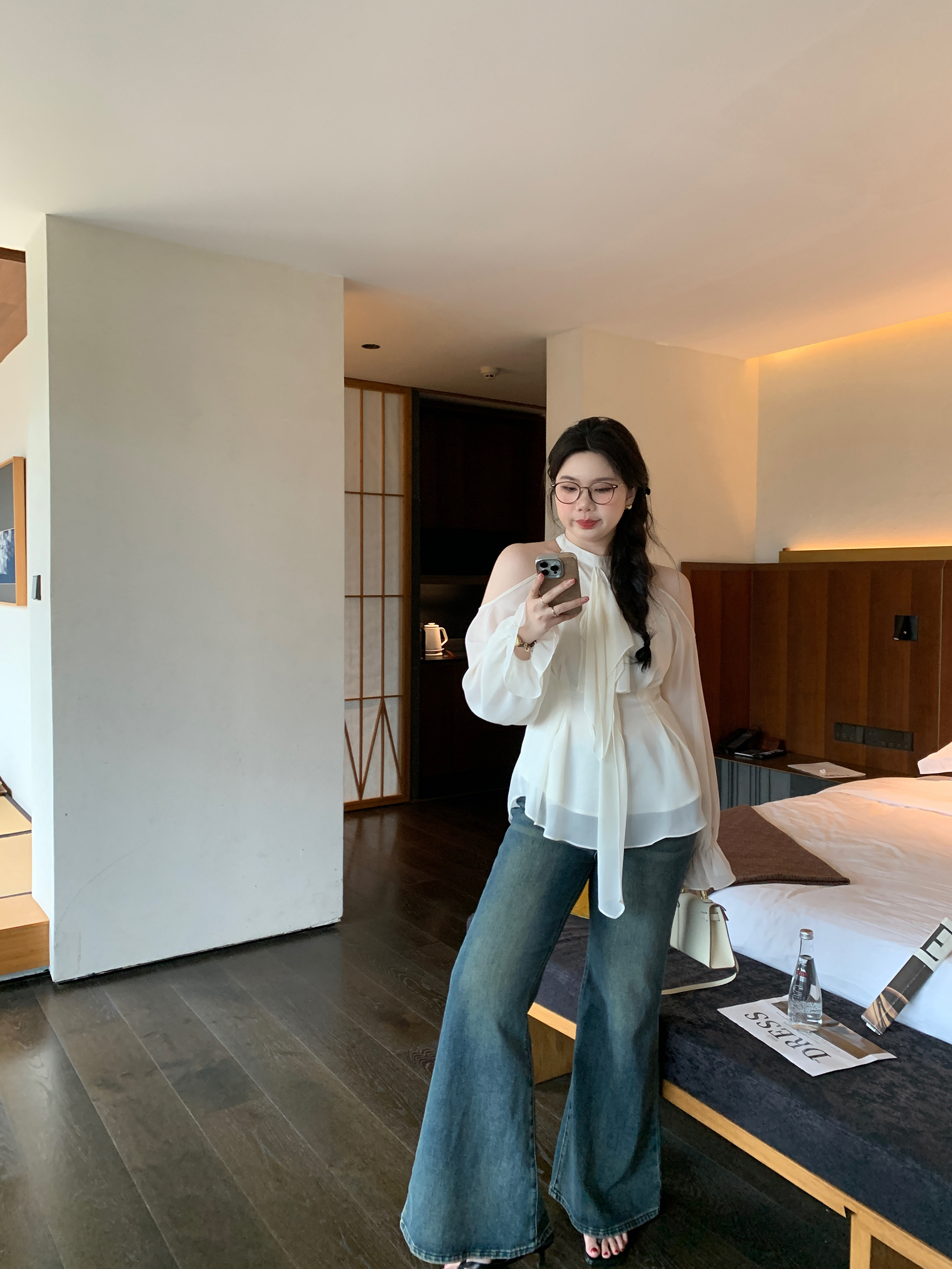 Slightly Chubby Plus Size Strapless Halter Neck Shirt - Blurry Irregular Flowing Design for a Stylish Waist-Defining Look Slightly Chubby Plus Size Strapless Halter Neck Shirt - Blurry Irregular Flowing Design for a Stylish Waist-Defining Look