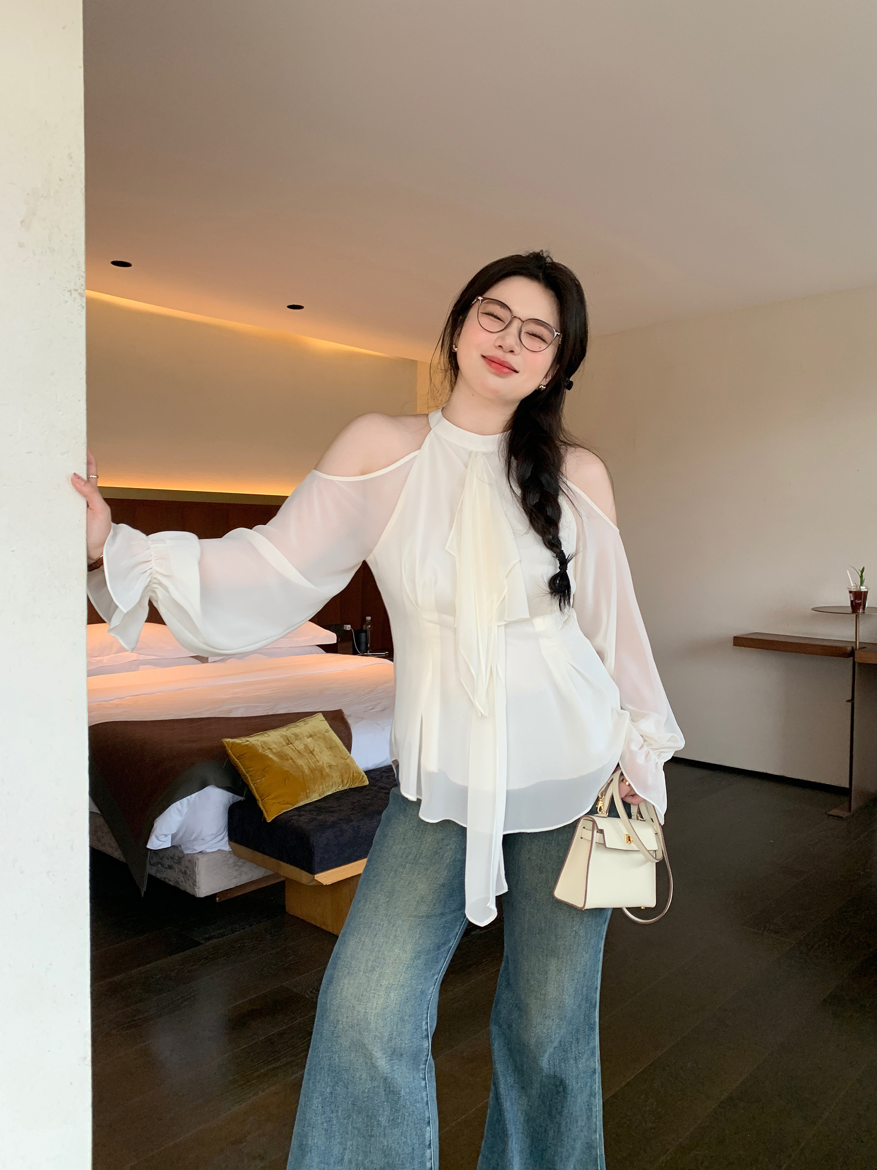 Slightly Chubby Plus Size Strapless Halter Neck Shirt - Blurry Irregular Flowing Design for a Stylish Waist-Defining Look Slightly Chubby Plus Size Strapless Halter Neck Shirt - Blurry Irregular Flowing Design for a Stylish Waist-Defining Look