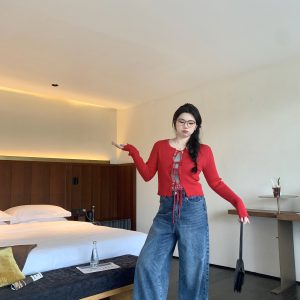 Slightly Chubby Retro Red Knitted Cardigan - Versatile Spring Sweater for Cool Air Conditioning, Perfect for Y2K Style Outfits