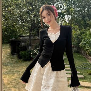 Slim-Fit Black and White V-Neck Faux Two-Piece Cardigan with Flared Long Sleeves T-Shirt Top for Spring and Autumn
