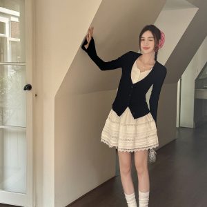 Slim-Fit Black and White V-Neck Faux Two-Piece Cardigan with Flared Long Sleeves T-Shirt Top for Spring and Autumn