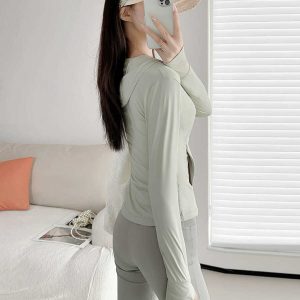 Slim-Fit Hooded Sun Protection Zip-Up Jacket with Bee Design, Tummy-Covering, Stretchy Long Sleeve for Spring-Summer Casual Wear