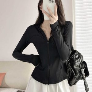 Slim-Fit Hooded Sun Protection Zip-Up Jacket with Bee Design, Tummy-Covering, Stretchy Long Sleeve for Spring-Summer Casual Wear