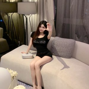 Slim Fit Round Neck T-Shirt - Luna Lunna 419 - Chic Practical Top for Everyday Wear, Perfect for 90s and Y2K Style Lovers