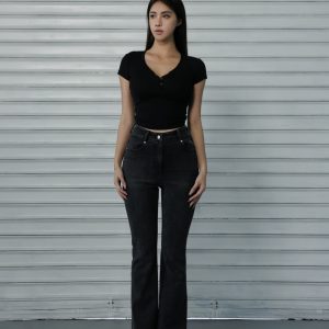 Slim Fit Short Sleeve Buttoned T-Shirt - Versatile Basic Top for Everyday Wear, Perfect for Casual and Smart-Casual Styles