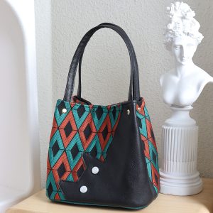 Small Square Hand-Held Vegetable Basket Bag - Cute Color-Blocking Cat Design - Handmade Textured Crossbody Bag for Spring/Summer Fashion