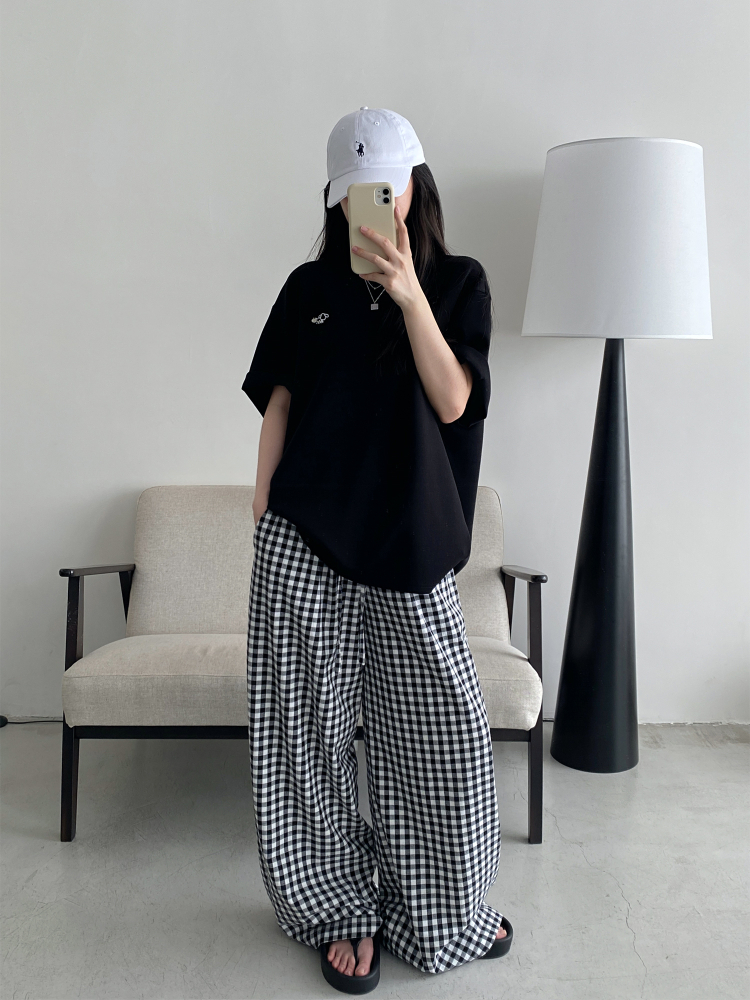 Soft Double-Sided Tencel Round Neck Short Sleeve T-Shirt with Dog Embroidery, Color-Blocking Design, Cute Loose Fit for Effortless Style Soft Double-Sided Tencel Round Neck Short Sleeve T-Shirt with Dog Embroidery, Color-Blocking Design, Cute Loose Fit for Effortless Style