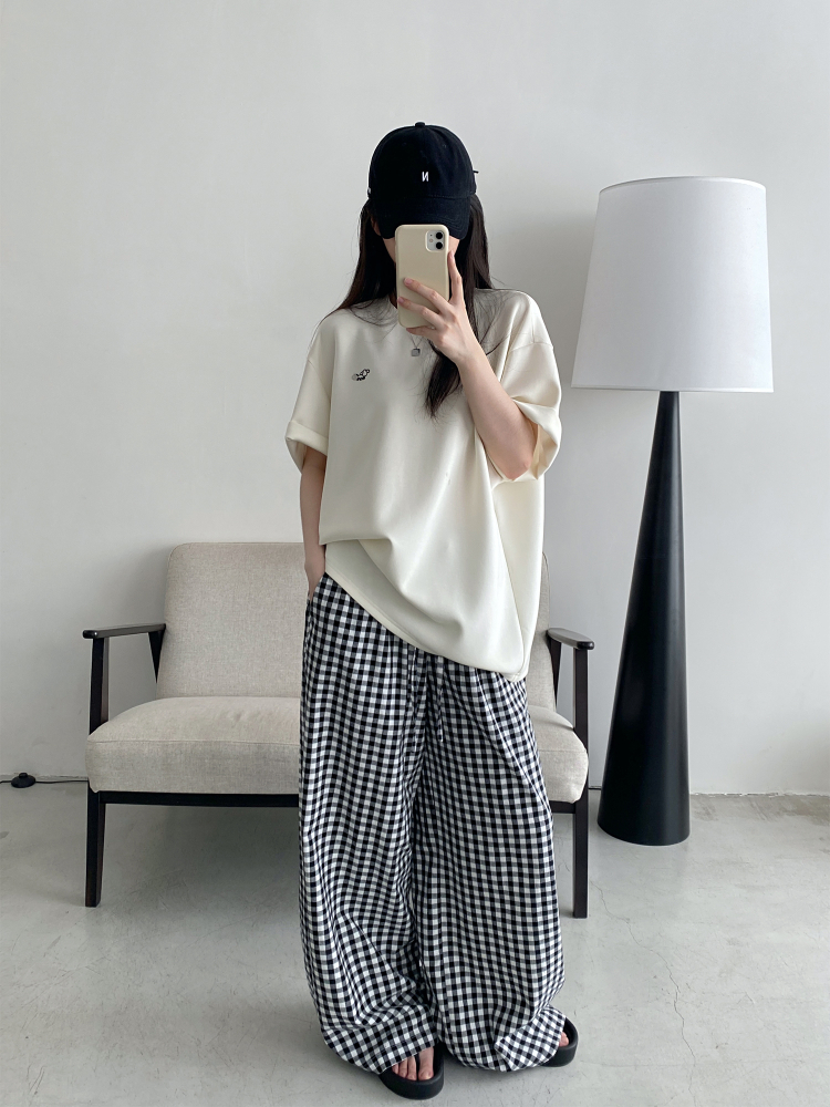 Soft Double-Sided Tencel Round Neck Short Sleeve T-Shirt with Dog Embroidery, Color-Blocking Design, Cute Loose Fit for Effortless Style Soft Double-Sided Tencel Round Neck Short Sleeve T-Shirt with Dog Embroidery, Color-Blocking Design, Cute Loose Fit for Effortless Style