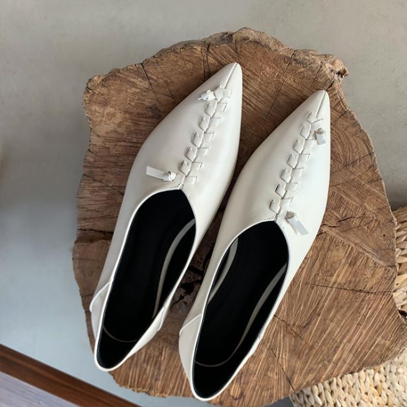 Soft Sole Non-Rubbing French Black Pointed Toe Leather Shoes with Internal Height Increase for Comfort and Style