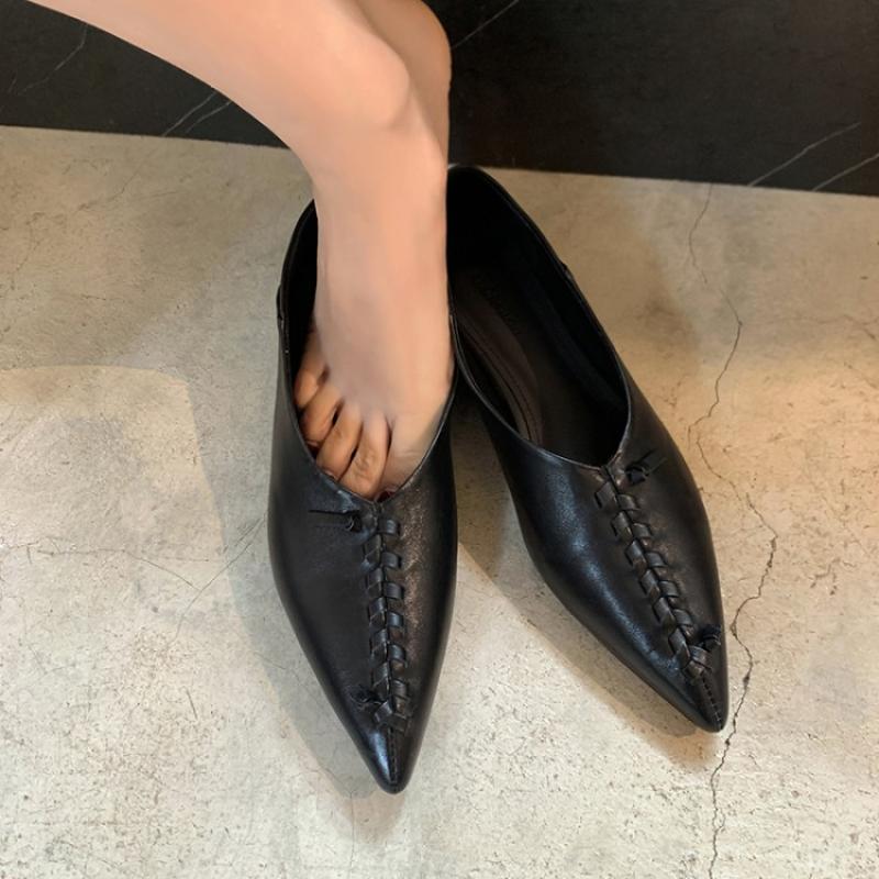 Soft Sole Non-Rubbing French Black Pointed Toe Leather Shoes with Internal Height Increase for Comfort and Style Soft Sole Non-Rubbing French Black Pointed Toe Leather Shoes with Internal Height Increase for Comfort and Style