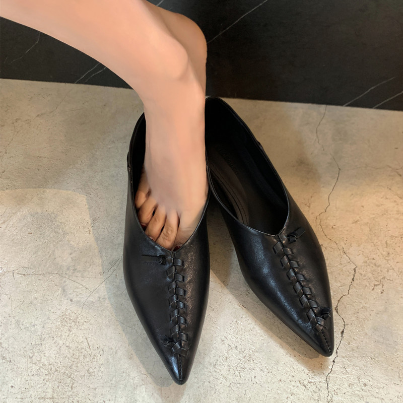 Soft Sole Non-Rubbing French Black Pointed Toe Leather Shoes with Internal Height Increase for Comfort and Style