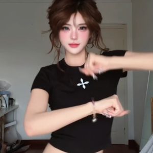 Spicy Girl Cross Print Shoulder T-Shirt for Women - Vintage Slim Fit Short Sleeve Top - Summer American Style Trend