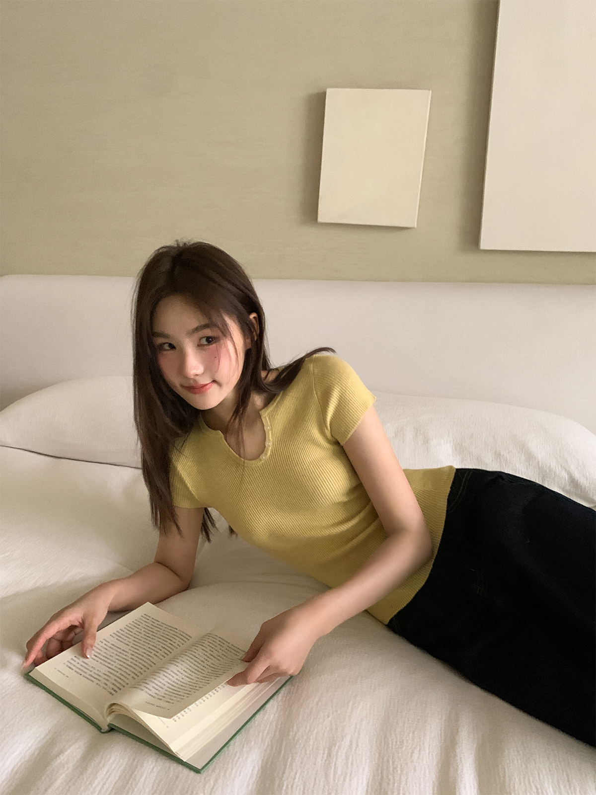 Split Hem Small Round Neck Knitted Short Sleeve T-Shirt for Women - Summer 2025 Niche Slim Fit Top, Perfect for 90s and Y2K Styles Split Hem Small Round Neck Knitted Short Sleeve T-Shirt for Women - Summer 2025 Niche Slim Fit Top, Perfect for 90s and Y2K Styles