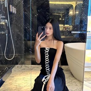 Strapless Black Dress with Chest Strap - High-End Feel, Perfect for Outings, Instagram-Worthy Vietnamese Hot Girl Style