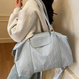 Stylish Lightweight Waterproof Travel Bag for Women - Large Capacity Commuter Shoulder Luggage for Short-Distance Business Trips