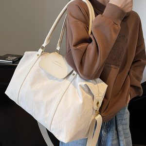 Stylish Lightweight Waterproof Travel Bag for Women - Large Capacity Commuter Shoulder Luggage for Short-Distance Business Trips