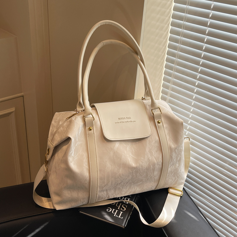 Stylish Lightweight Waterproof Travel Bag for Women - Large Capacity Commuter Shoulder Luggage for Short-Distance Business Trips