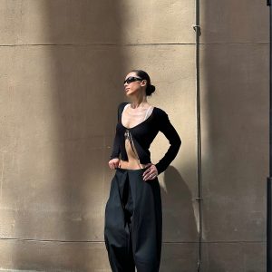 Stylish Minimalist Black Trousers with Built-In Layers and Special Cut - Trendy Loose Fit for Effortless Chic Style