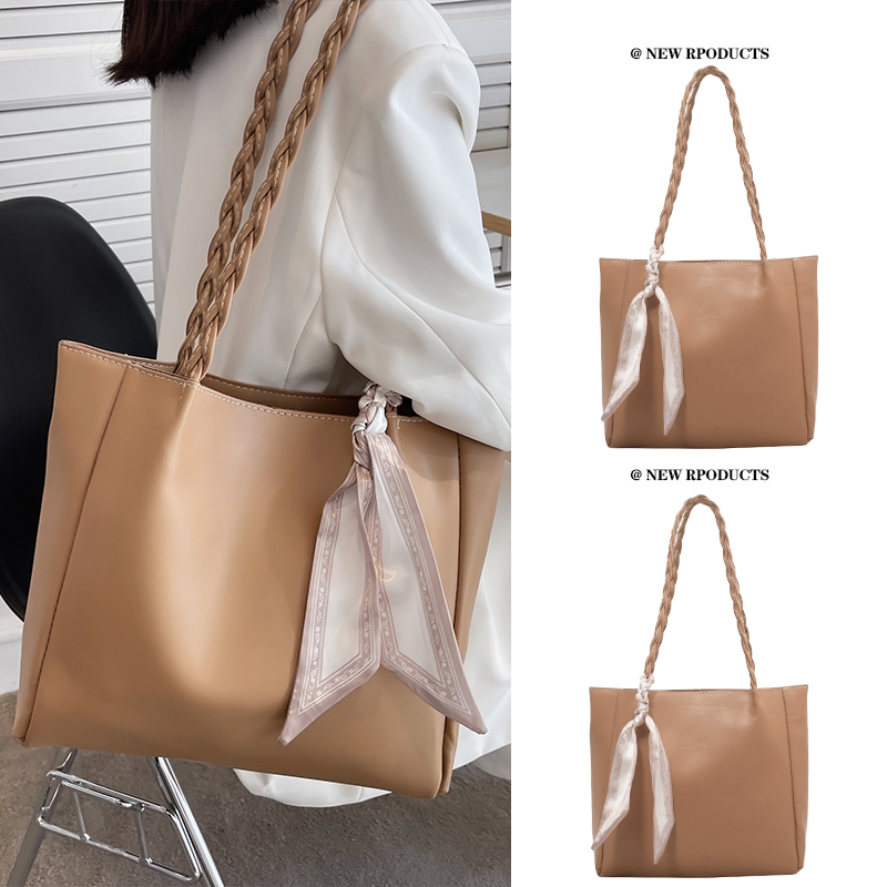 Stylish Minimalist Shoulder Bag for Women - Large Capacity Commuter Tote with Versatile Niche Design Stylish Minimalist Shoulder Bag for Women - Large Capacity Commuter Tote with Versatile Niche Design