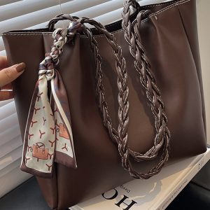 Stylish Minimalist Shoulder Bag for Women - Large Capacity Commuter Tote with Versatile Niche Design