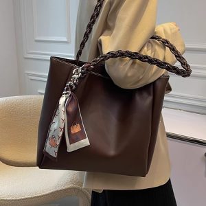 Stylish Minimalist Shoulder Bag for Women - Large Capacity Commuter Tote with Versatile Niche Design