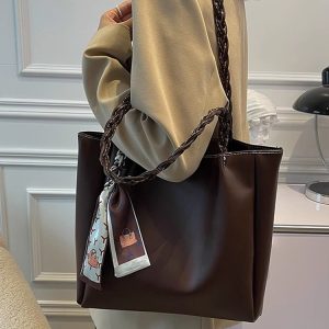 Stylish Minimalist Shoulder Bag for Women - Large Capacity Commuter Tote with Versatile Niche Design