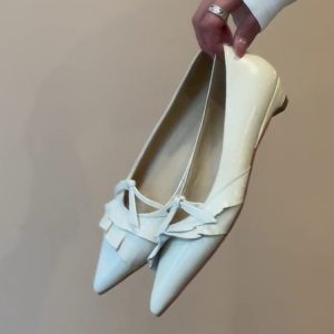 Stylish Sheepskin Pointed Toe Ruffled Edge Genuine Leather Slip-On Flat Shoes for Versatile Everyday Wear