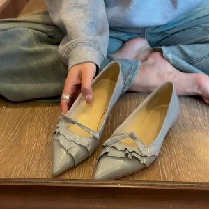 Stylish Sheepskin Pointed Toe Ruffled Edge Genuine Leather Slip-On Flat Shoes for Versatile Everyday Wear