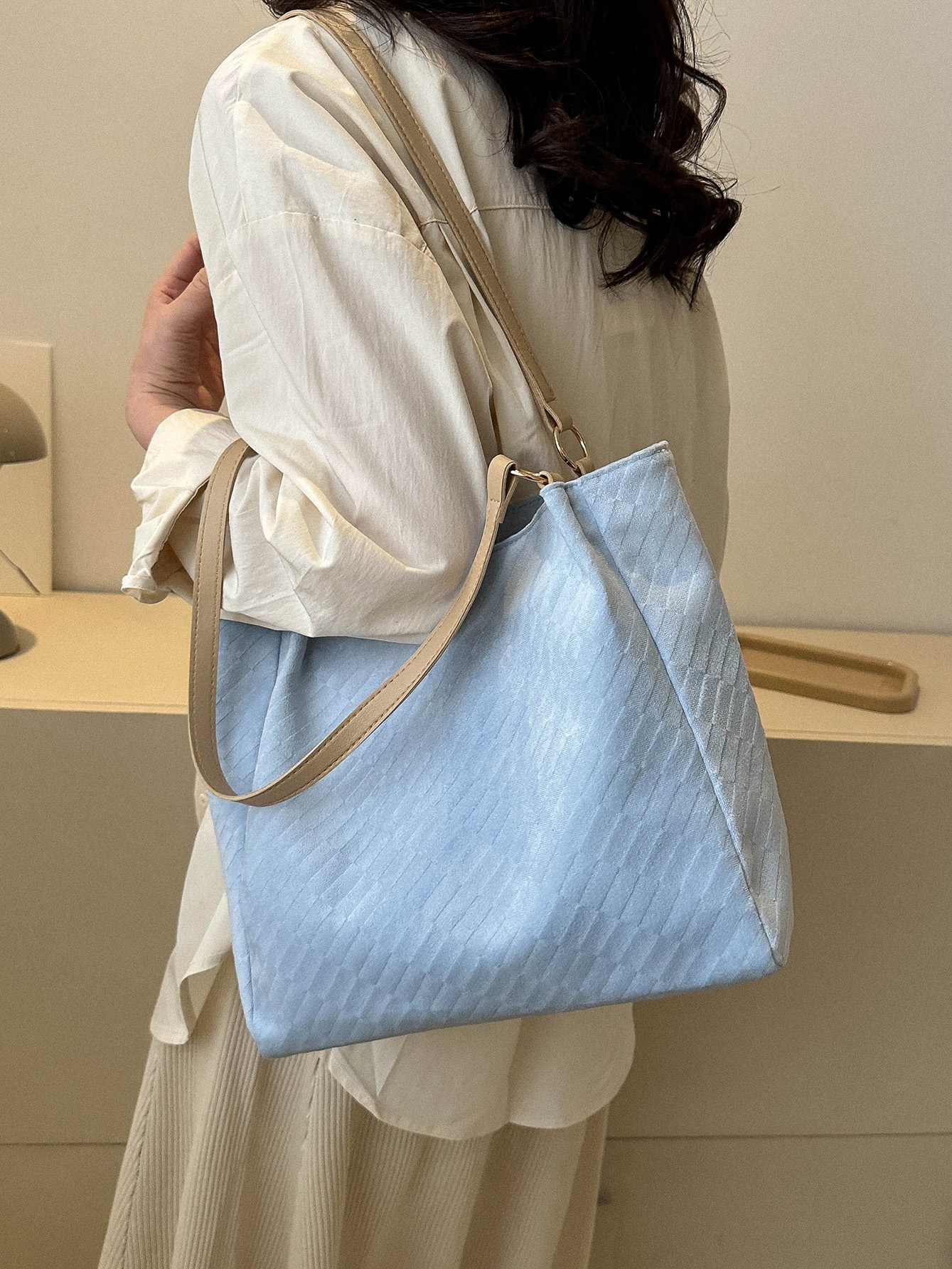 Stylish Women's Canvas Commuter Tote Bag - 2025 High-Capacity Shoulder Bag for Everyday Fashion Stylish Women's Canvas Commuter Tote Bag - 2025 High-Capacity Shoulder Bag for Everyday Fashion