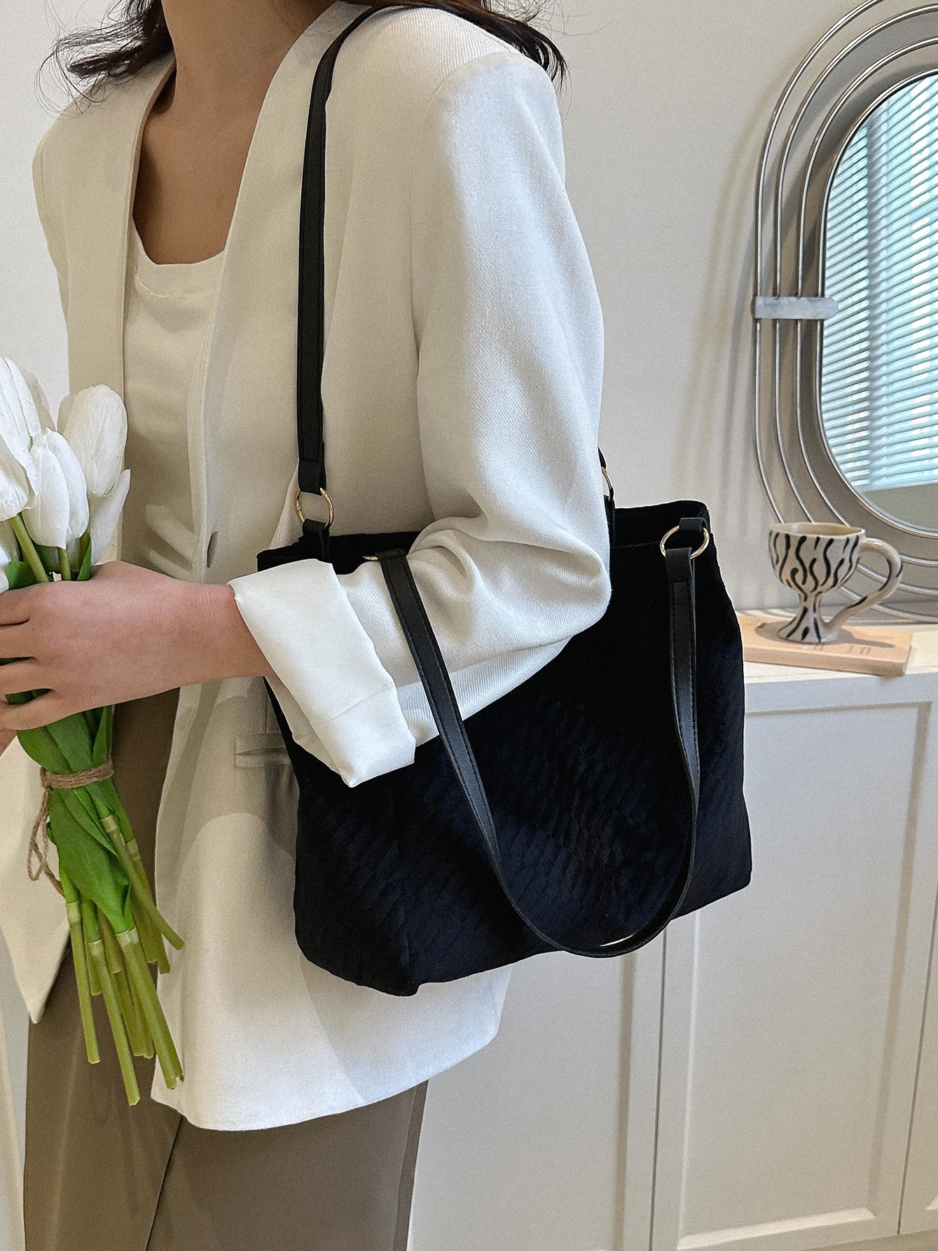 Stylish Women's Canvas Commuter Tote Bag - 2025 High-Capacity Shoulder Bag for Everyday Fashion Stylish Women's Canvas Commuter Tote Bag - 2025 High-Capacity Shoulder Bag for Everyday Fashion