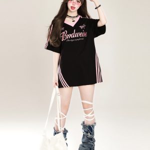 Summer 2025 Women’s American Style Loose V-Neck Short Sleeve T-Shirt, Niche Shoulder, College Style, Pure Cotton Top