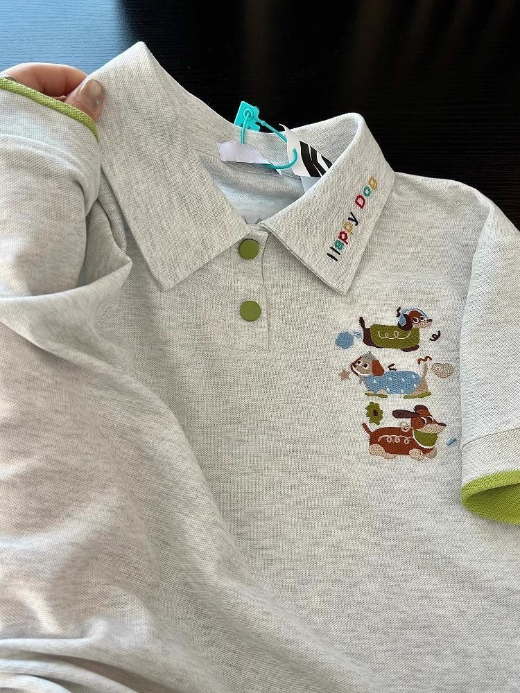 Summer 2025 Women’s Color-Blocking Polo Collar Short Sleeve T-Shirt with Embroidered Puppy - Cute Cartoon Shoulder-Reducing Style Summer 2025 Women’s Color-Blocking Polo Collar Short Sleeve T-Shirt with Embroidered Puppy - Cute Cartoon Shoulder-Reducing Style