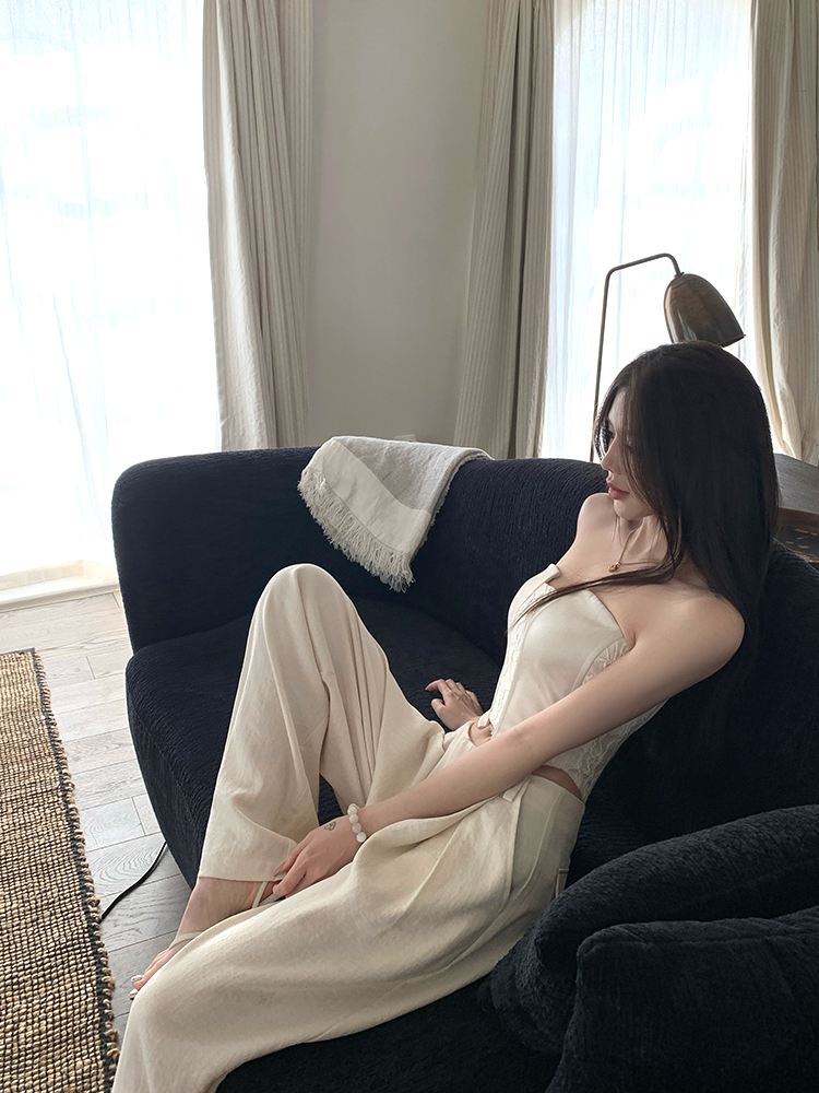 Summer Linen Wide-Leg Pants for Women - Elegant Draped Loose Beige Casual Trousers for Holiday Style Summer Linen Wide-Leg Pants for Women - Elegant Draped Loose Beige Casual Trousers for Holiday Style