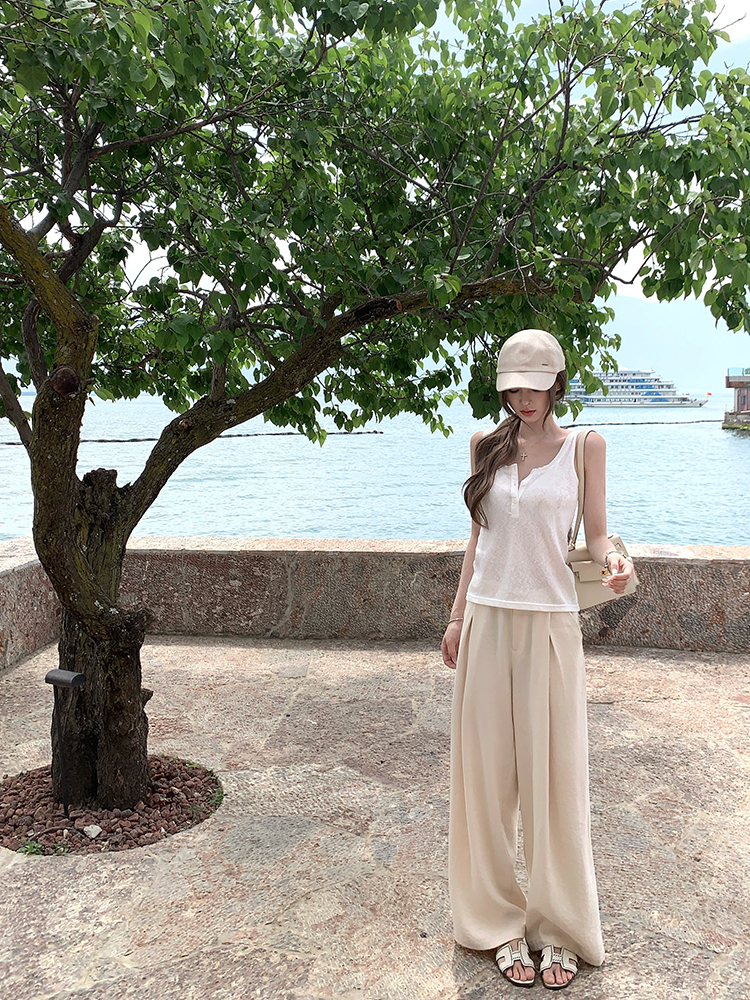 Summer Linen Wide-Leg Pants for Women - Elegant Draped Loose Beige Casual Trousers for Holiday Style Summer Linen Wide-Leg Pants for Women - Elegant Draped Loose Beige Casual Trousers for Holiday Style
