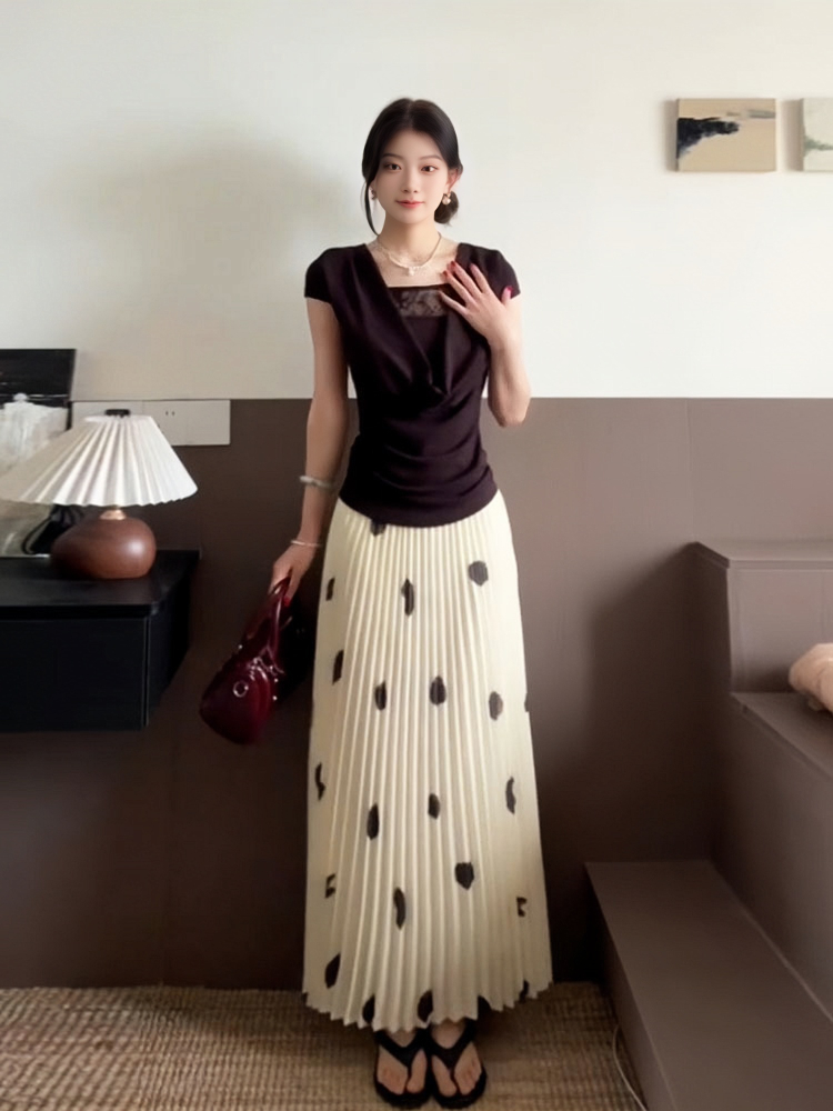 Summer Polka Dot A-Line Skirt for Women, Pleated Design, Casual Versatile, Slimming Half-Length Fashion Summer Polka Dot A-Line Skirt for Women, Pleated Design, Casual Versatile, Slimming Half-Length Fashion