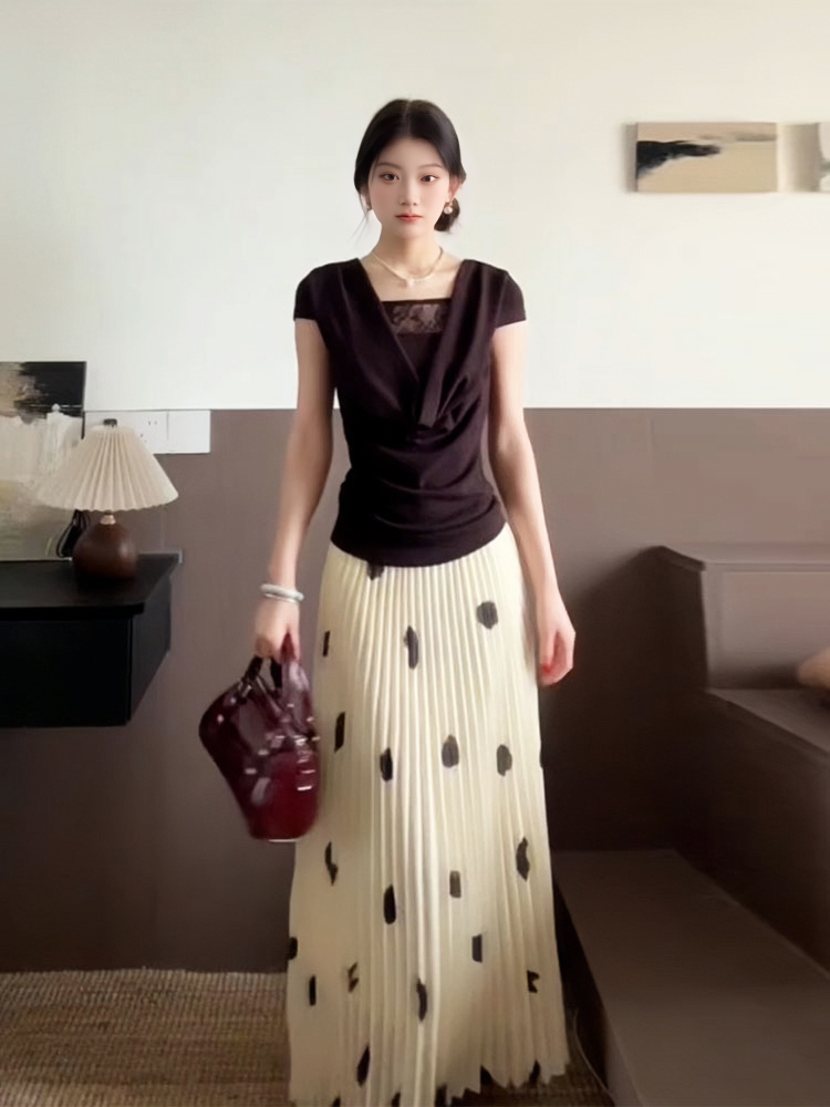 Summer Polka Dot A-Line Skirt for Women, Pleated Design, Casual Versatile, Slimming Half-Length Fashion Summer Polka Dot A-Line Skirt for Women, Pleated Design, Casual Versatile, Slimming Half-Length Fashion