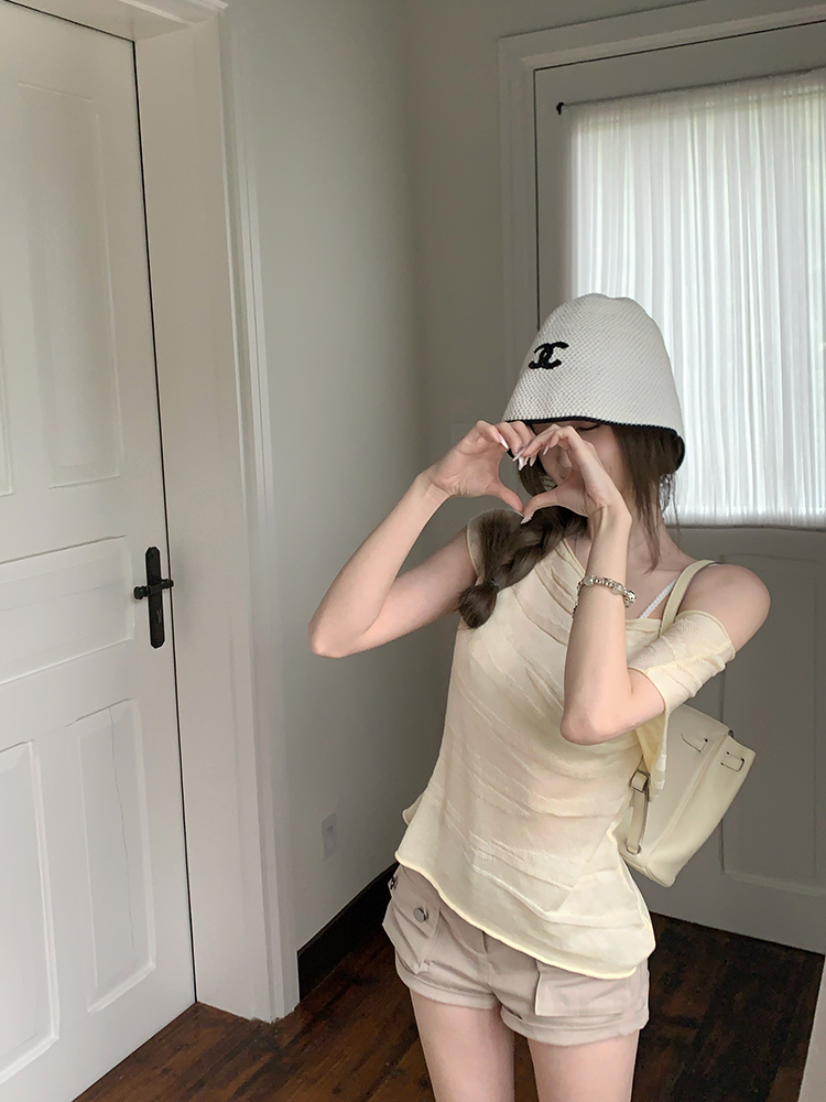 Summer Sleeveless Knitted Top for Women - Relaxed Fit Thin T-shirt with Niche Design - Trendy 90s Style Summer Sleeveless Knitted Top for Women - Relaxed Fit Thin T-shirt with Niche Design - Trendy 90s Style