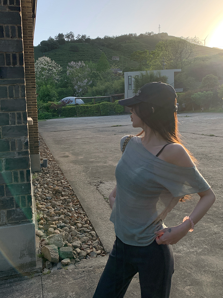 Summer Sleeveless Knitted Top for Women - Relaxed Fit Thin T-shirt with Niche Design - Trendy 90s Style Summer Sleeveless Knitted Top for Women - Relaxed Fit Thin T-shirt with Niche Design - Trendy 90s Style