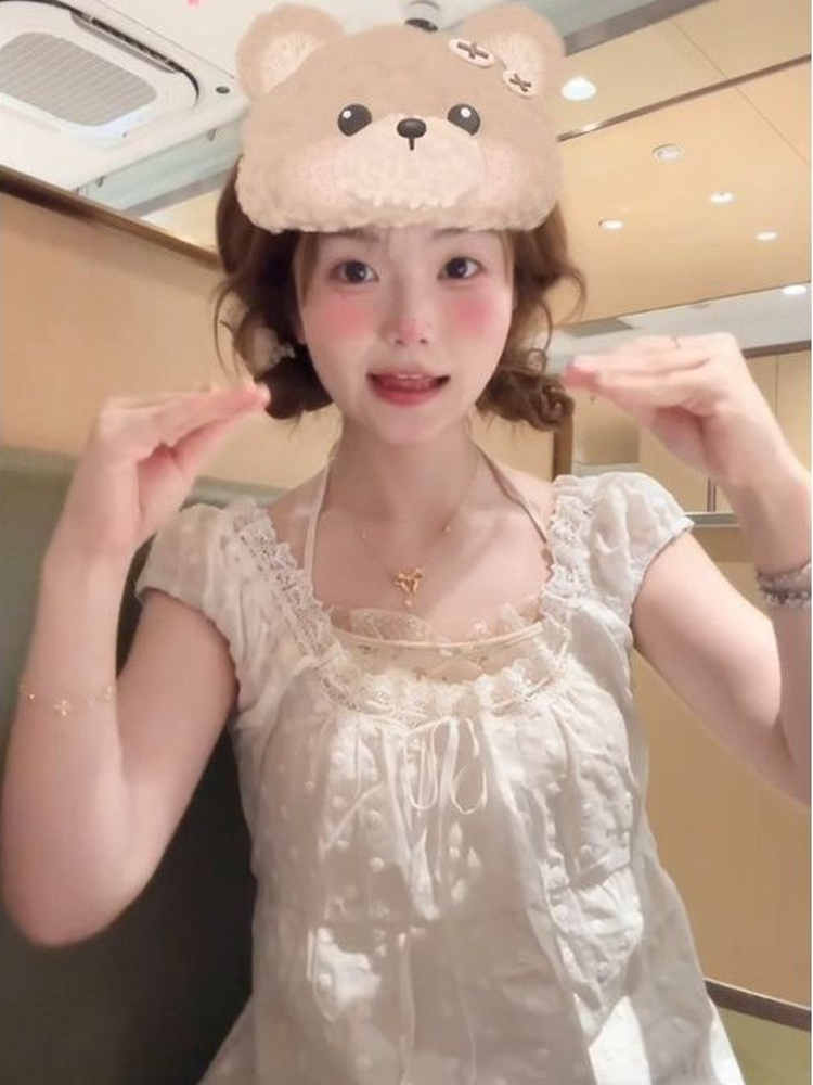 Summer Women's White Square Neck T-Shirt with Lace Spliced Puff Sleeves - French Style Sweet Fashion Top Summer Women's White Square Neck T-Shirt with Lace Spliced Puff Sleeves - French Style Sweet Fashion Top