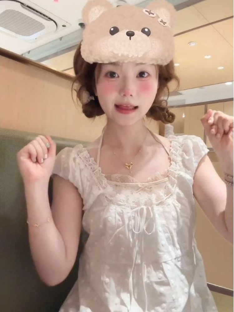 Summer Women's White Square Neck T-Shirt with Lace Spliced Puff Sleeves - French Style Sweet Fashion Top Summer Women's White Square Neck T-Shirt with Lace Spliced Puff Sleeves - French Style Sweet Fashion Top