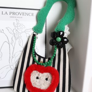 Sweet Plush Apple Tote Bag for Women - Cute Niche Design, Perfect for Christmas Gifts, Stylish Shoulder Bag for Everyday Use