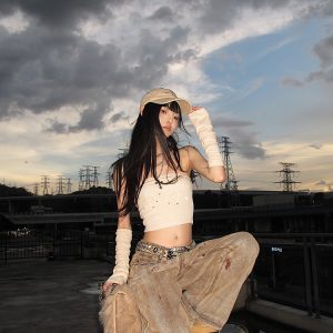 Sweet Style Strapless Crop Top and Sleeve Set with Bowknot, Pearl, and Rhinestone Details – Perfect for Early Autumn Fashion