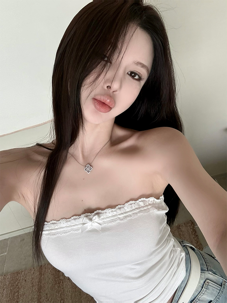 Sweetheart Strapless Lace Trim Slim-Fit Wrap Top - Soft Cheese Fabric, Elegant Inner Layer, Perfect for Y2K and 90s Style Outfits Sweetheart Strapless Lace Trim Slim-Fit Wrap Top - Soft Cheese Fabric, Elegant Inner Layer, Perfect for Y2K and 90s Style Outfits