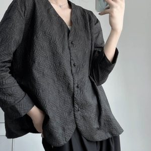 Textured Black and White Suit Jacket, Pleated Short V-Neck, Loose A-Line, New Chinese Style, Age-Reducing Autumn Layering Piece