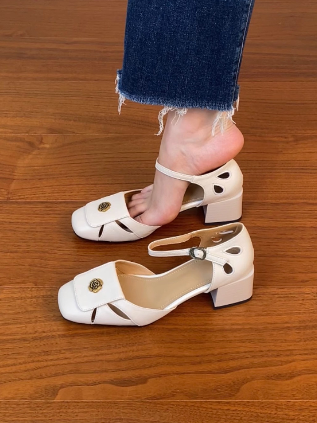 Thick-Heeled Open-Toe Sandals for Women - Hollow Design, Camellia Style, Summer 2025 Trendy High Heels Thick-Heeled Open-Toe Sandals for Women - Hollow Design, Camellia Style, Summer 2025 Trendy High Heels