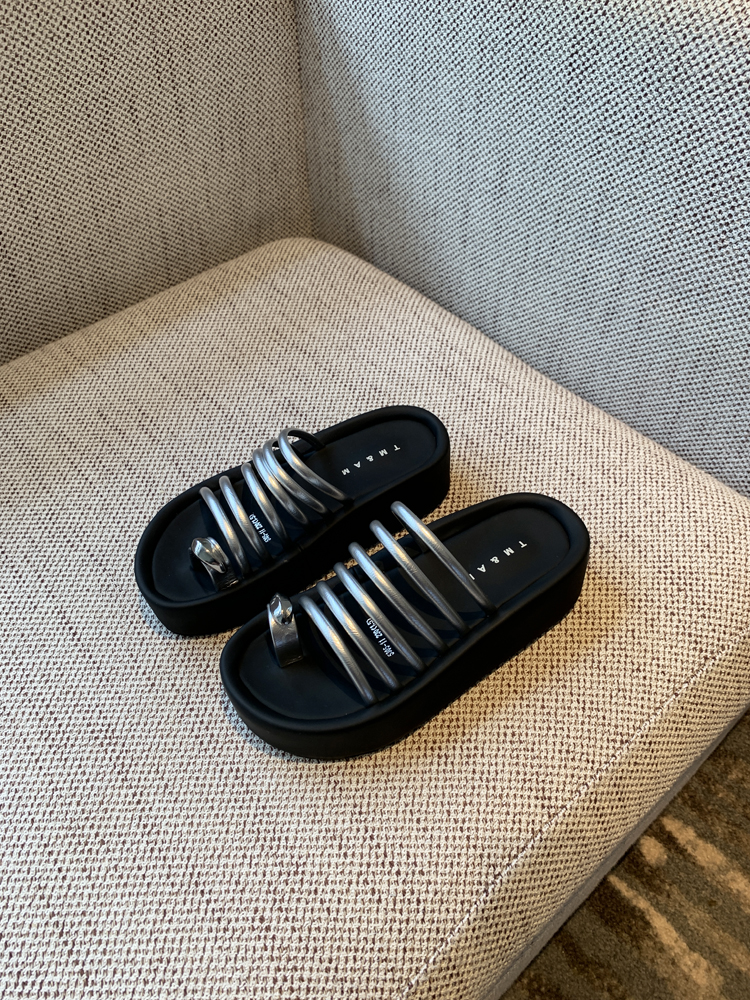 Thick-Soled Open-Toe Platform Sandals for Women - Summer 2025 Casual One-Strap Height-Increasing Slippers Thick-Soled Open-Toe Platform Sandals for Women - Summer 2025 Casual One-Strap Height-Increasing Slippers