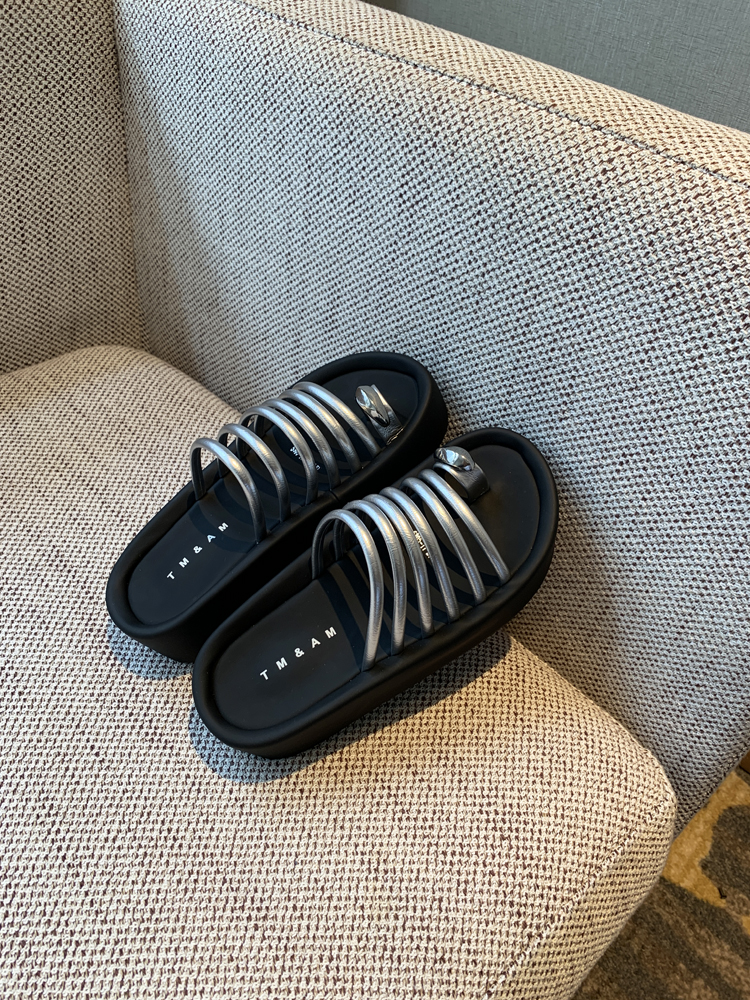 Thick-Soled Open-Toe Platform Sandals for Women - Summer 2025 Casual One-Strap Height-Increasing Slippers Thick-Soled Open-Toe Platform Sandals for Women - Summer 2025 Casual One-Strap Height-Increasing Slippers